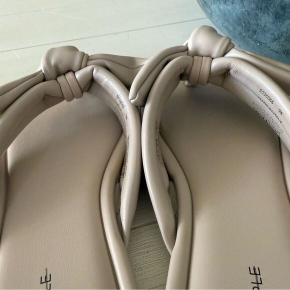 Free People Brynn Bow Sandals Flip Flops in Cream New in Box Sz 7, (38) - Picture 6 of 10